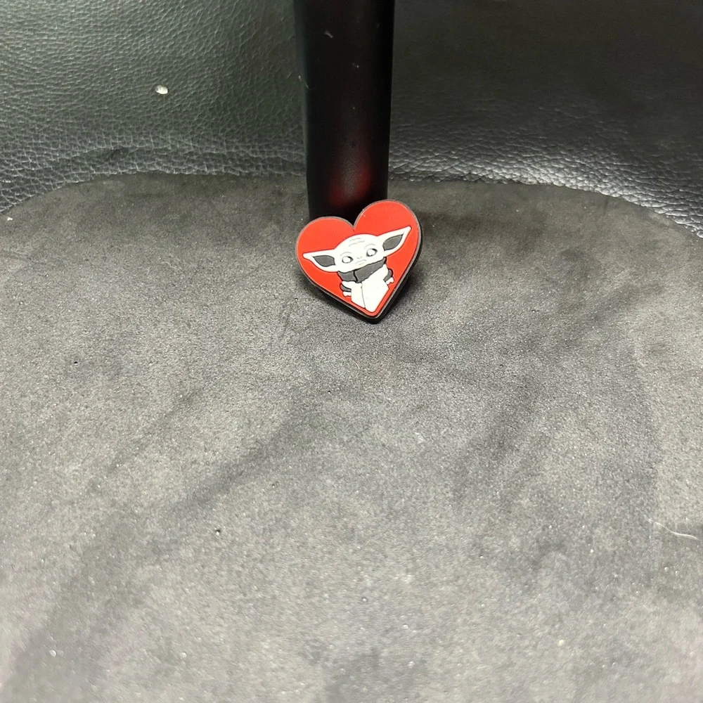 3/$8 Baby Yoda Heart Croc Charn - Picture 1 of 1